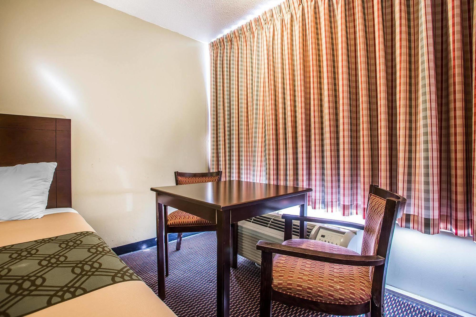 Econo Lodge Near Missouri University Of Science And Technology Rolla Exterior foto